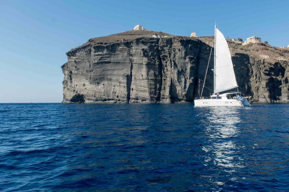 catamaran boat tour santorini